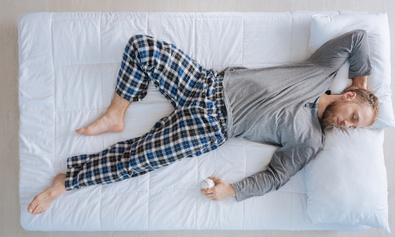 5 rad jak dbać o kręgosłup w trakcie snu