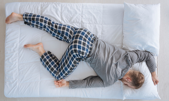 Jaki materac pojedynczy do łóżka jednoosobowego – 80×200 cm, 90×200 cm, 100×200 cm czy 120×200 cm?